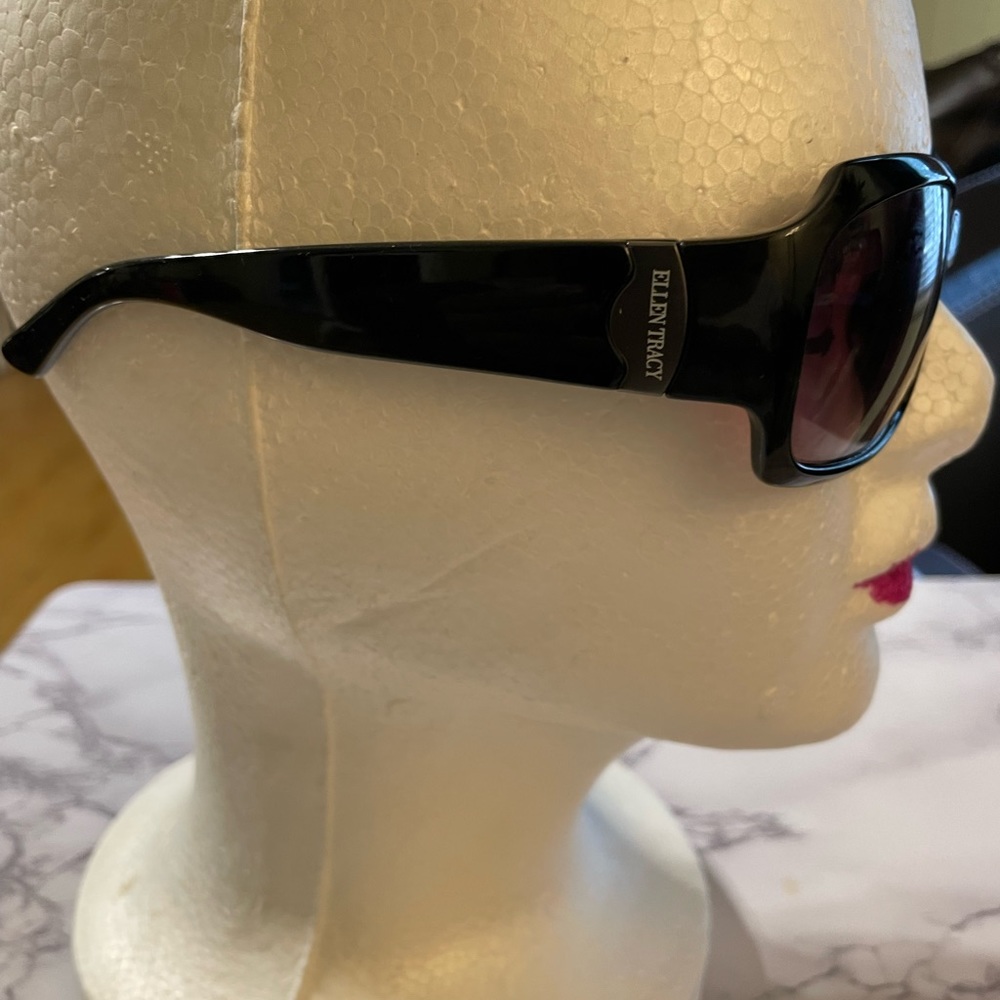 Sunglasses by Ellen Tracy - Picture 3 of 4